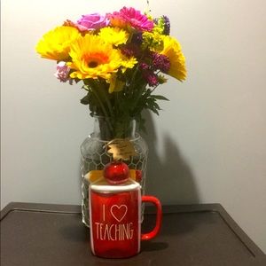 Rae Dunn “I❤️TEACHING” coffee/tea mug with topper